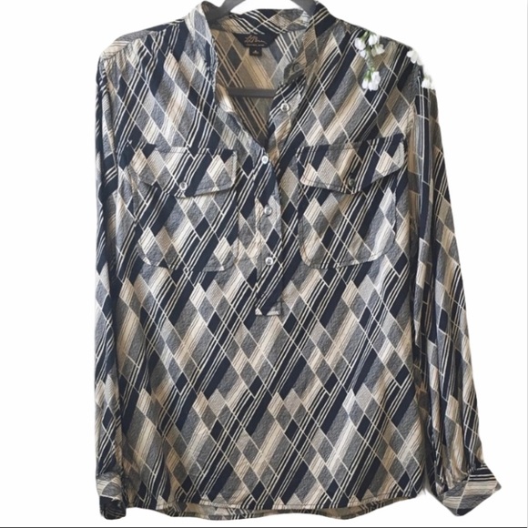 L.L. Bean •Signature 100 % silk geometric button down popover•size 6 - Picture 1 of 8